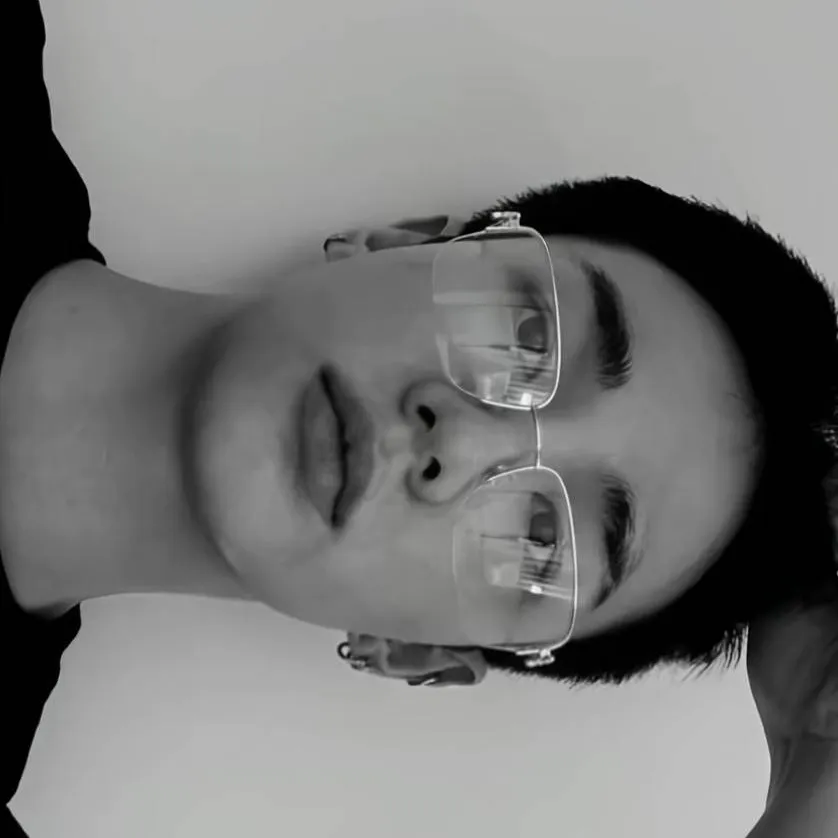 chat with ai character: Hwang Hyunjin 