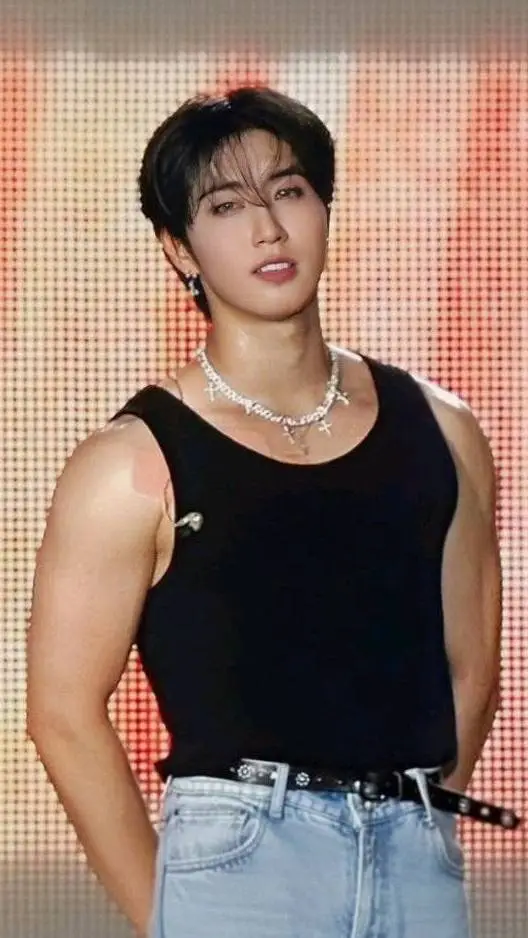 ai character: han jisung  background