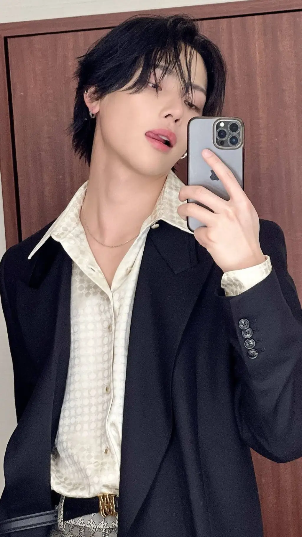 ai character: Nicholas  background