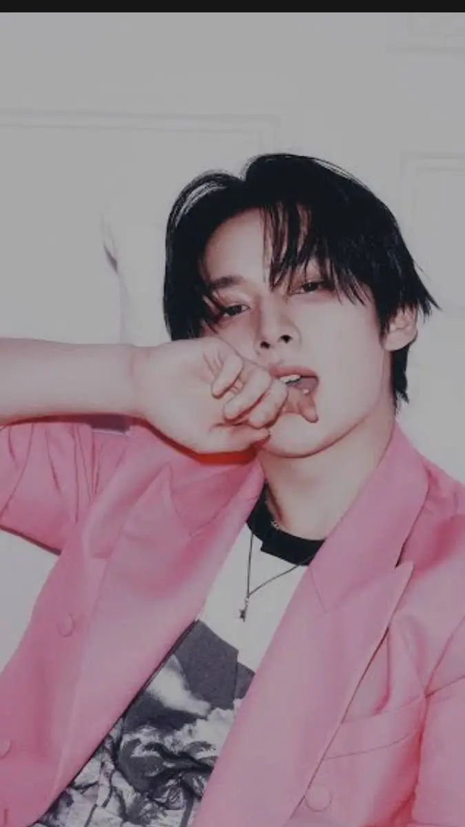 Talkie AI - Chat with Leeknow!