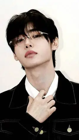 Talkie AI - Chat with Sunghoon!