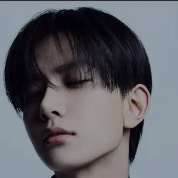 chat with ai character: Heeseung Lee