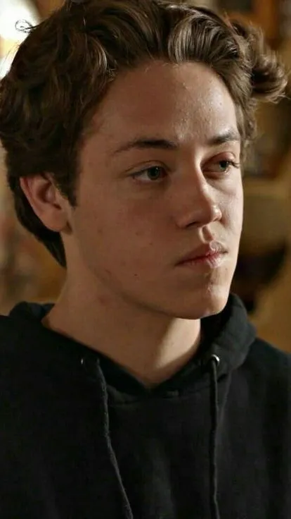 ai character: Carl gallagher background