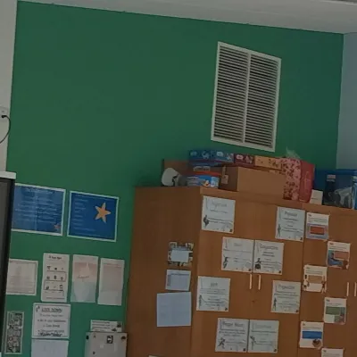 chat with ai character: Year 4 classroom 