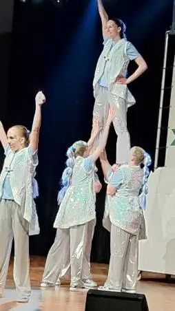 ai character: carnaval  background