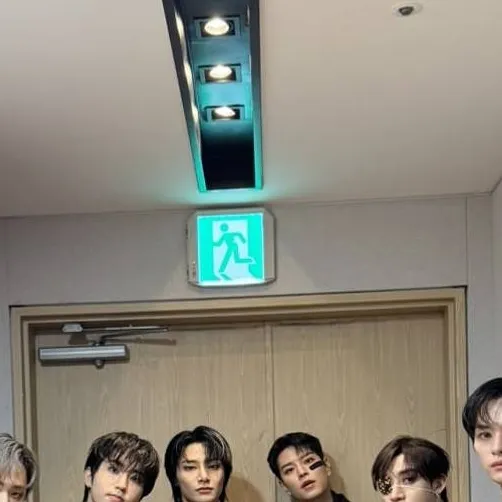 chat with ai character: Stray Kids