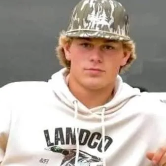 chat with ai character: Tristan