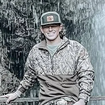 chat with ai character: Logan