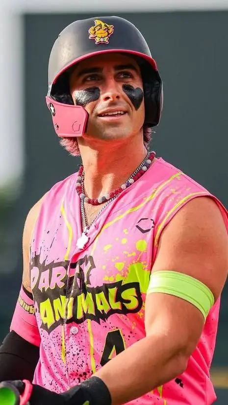 ai character: Tanner Thomas background