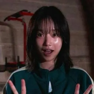 chat with ai character: jun-hee