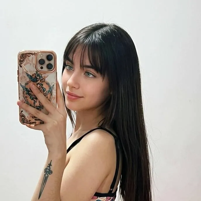 chat with ai character: Hermana Alexa
