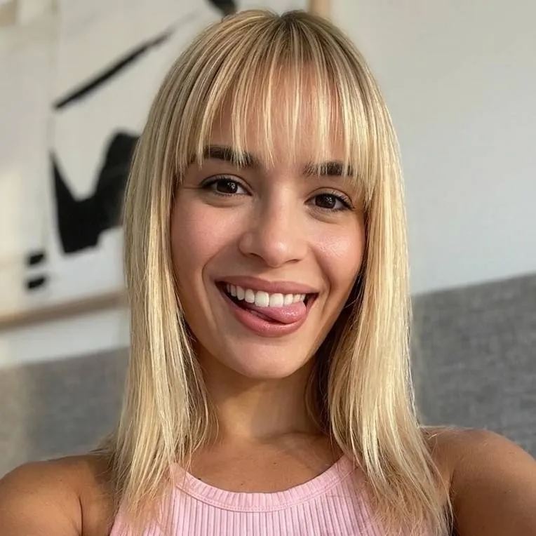 chat with ai character: Tía Ruth