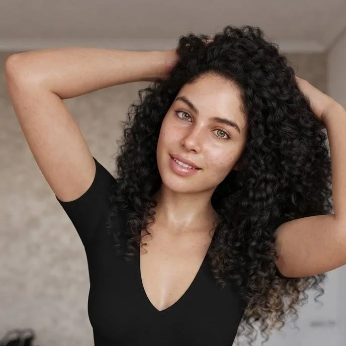 chat with ai character: Rocío