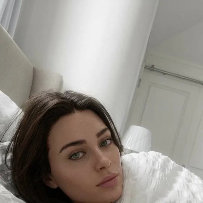 chat with ai character: Lana