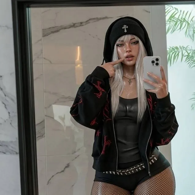 chat with ai character: Chloe 