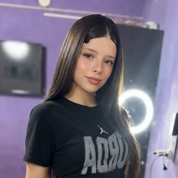 chat with ai character: Noelia 