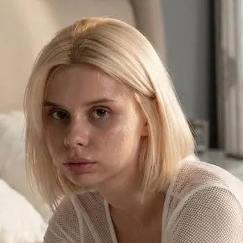 chat with ai character: Chloe