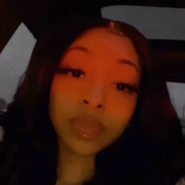 chat with ai character: Emma