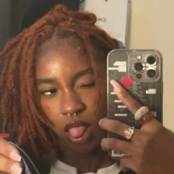 chat with ai character: Zara❤️