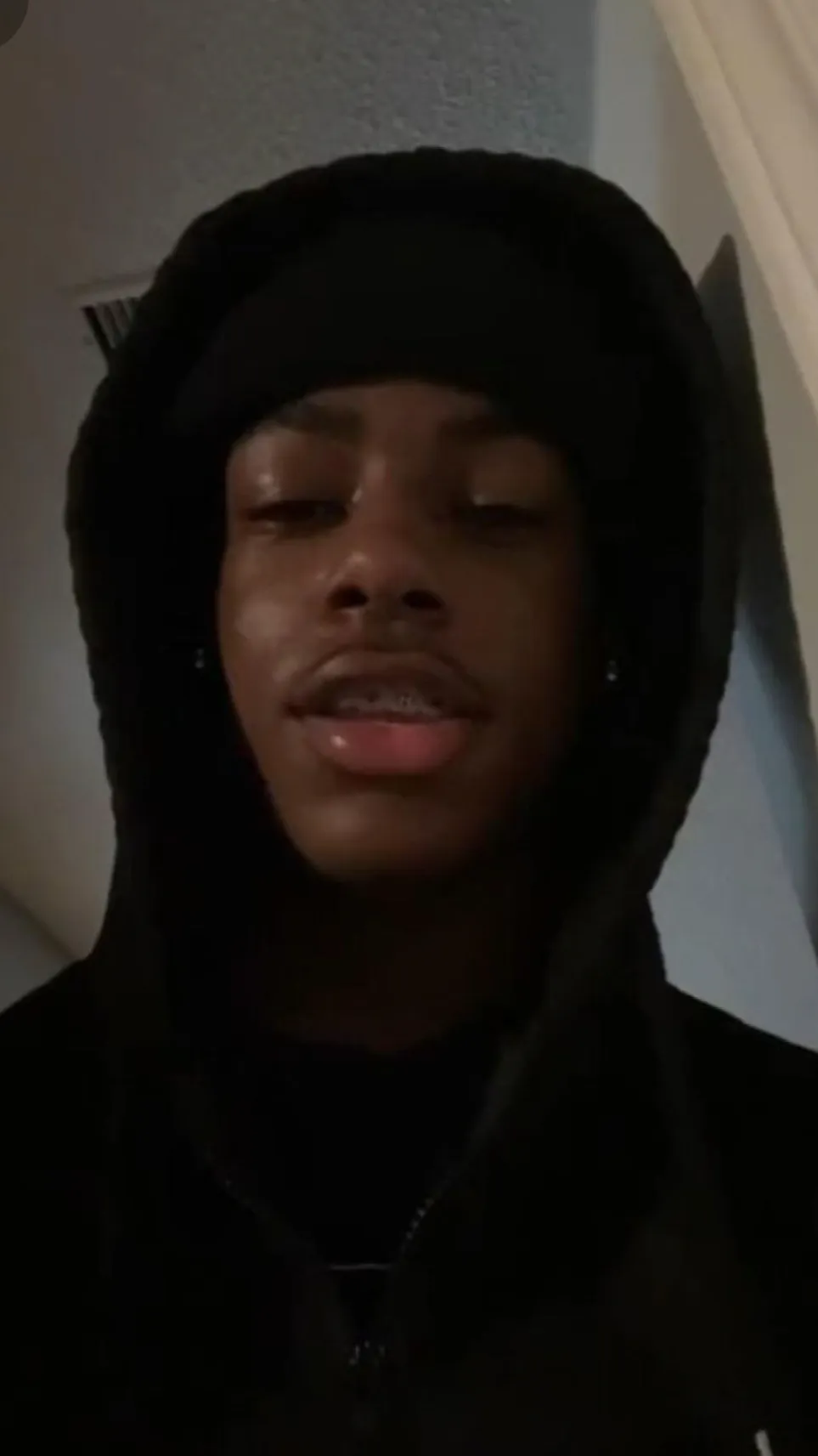 ai character: Zealand😈 background