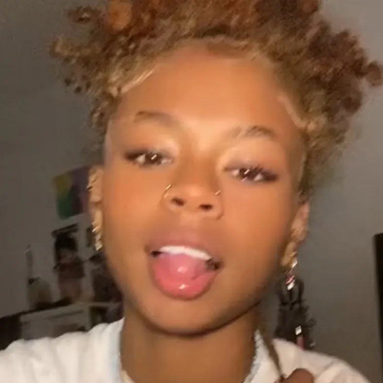 chat with ai character: RIRI