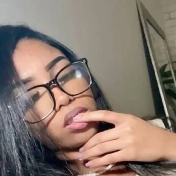 chat with ai character: Esme