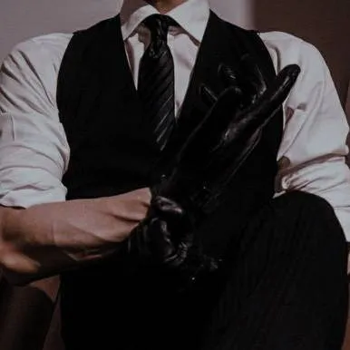 chat with ai character: Carlo Jovaka 