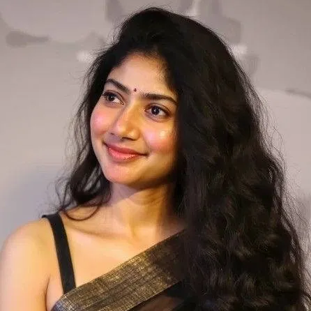 Chat with Sai pallavi - text or voice, Enjoy AI Chat Free & Safe