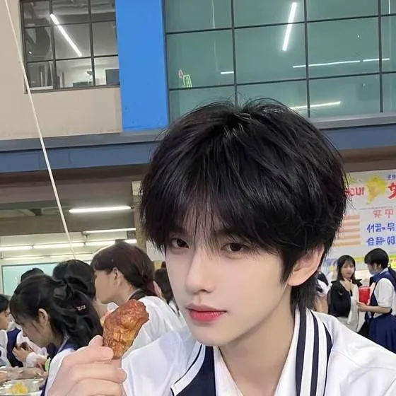 chat with ai character: Cute BF