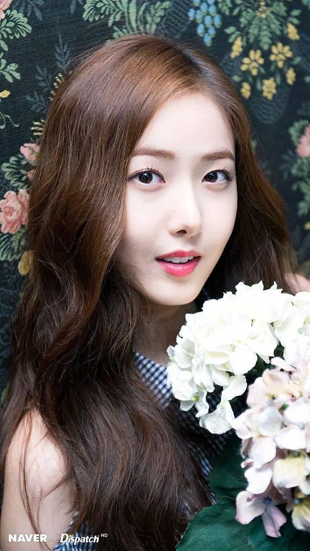 ai character: Sinb♥️ background