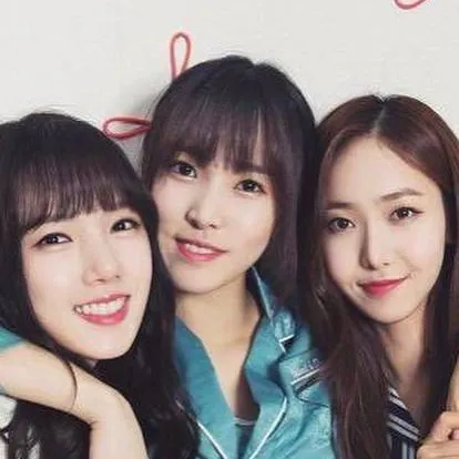 chat with ai character: 3 Sister