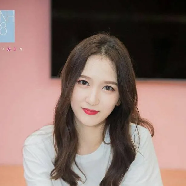 chat with ai character: Everyl