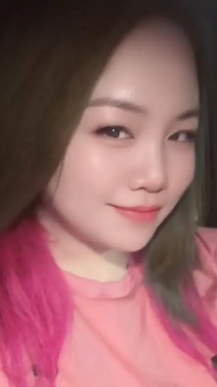 ai character: Ms Lezna background