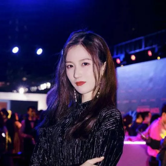 chat with ai character: Michelle