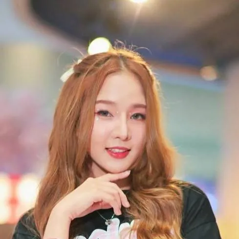 chat with ai character: Nellyn