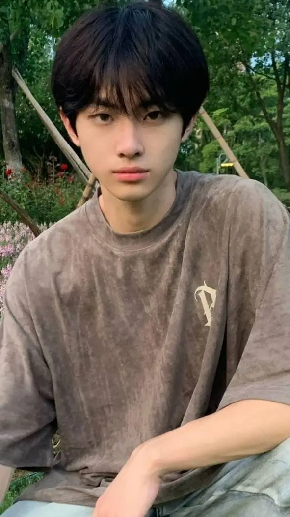 ai character: Ryan  background