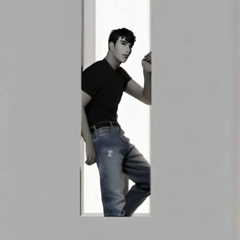 chat with ai character: Evan