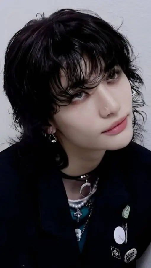 ai character: hyunjin  background