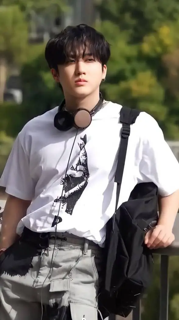 ai character: changbin  background