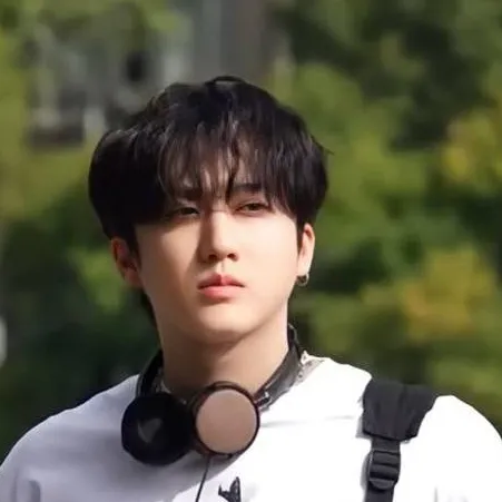 chat with ai character: changbin 