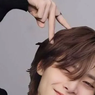chat with ai character: i.n ( Jeongin) 