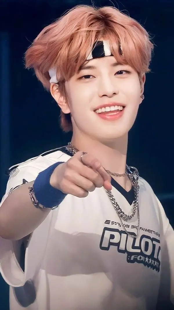 ai character: seungmin  background