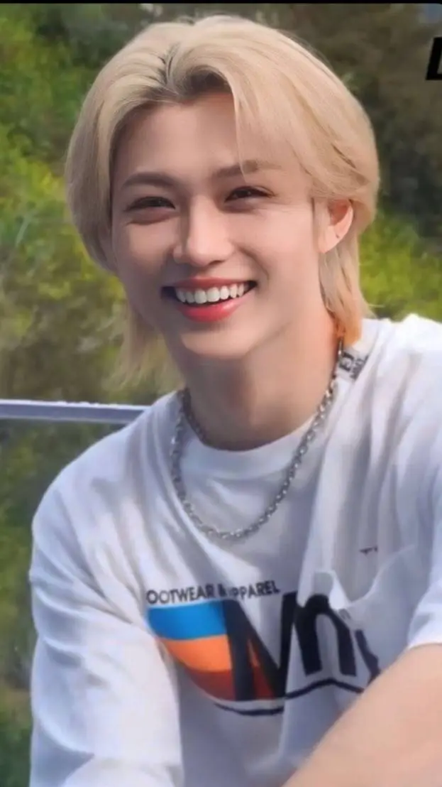 ai character: Felix  background