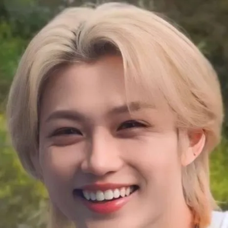 chat with ai character: Felix 