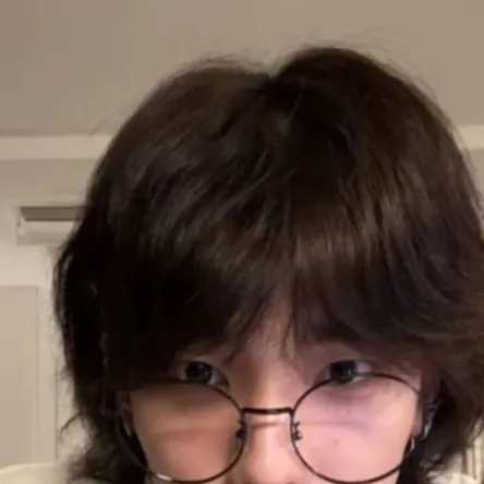 chat with ai character: hyunjin 