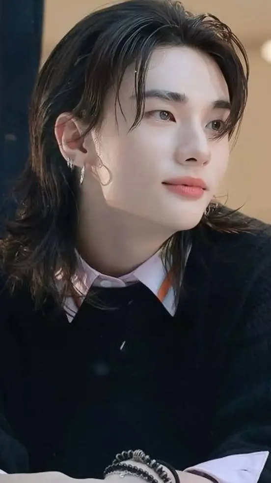 ai character: hyunjin background