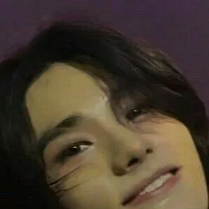 chat with ai character: hyunjin 