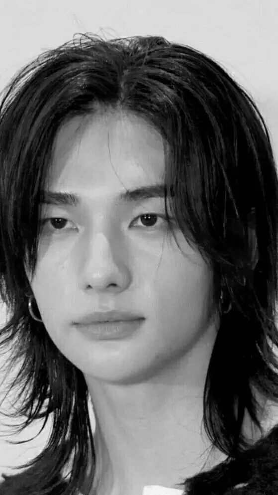 ai character: hyunjin  background