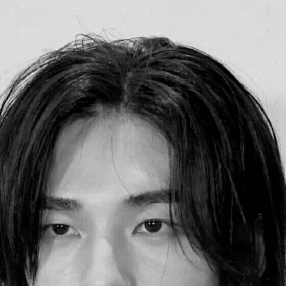 chat with ai character: hyunjin 