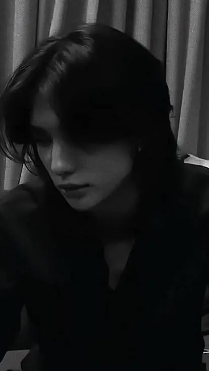 ai character: Hwang hyunjin  background
